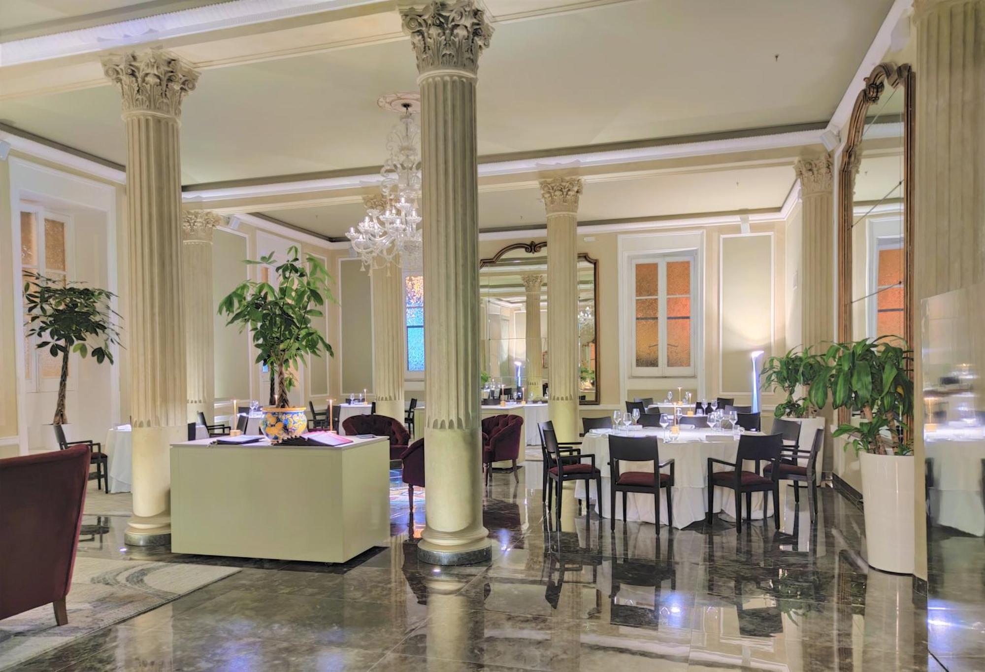Grand Hotel Et Des Palmes Palermo Luaran gambar The restaurant in 2019