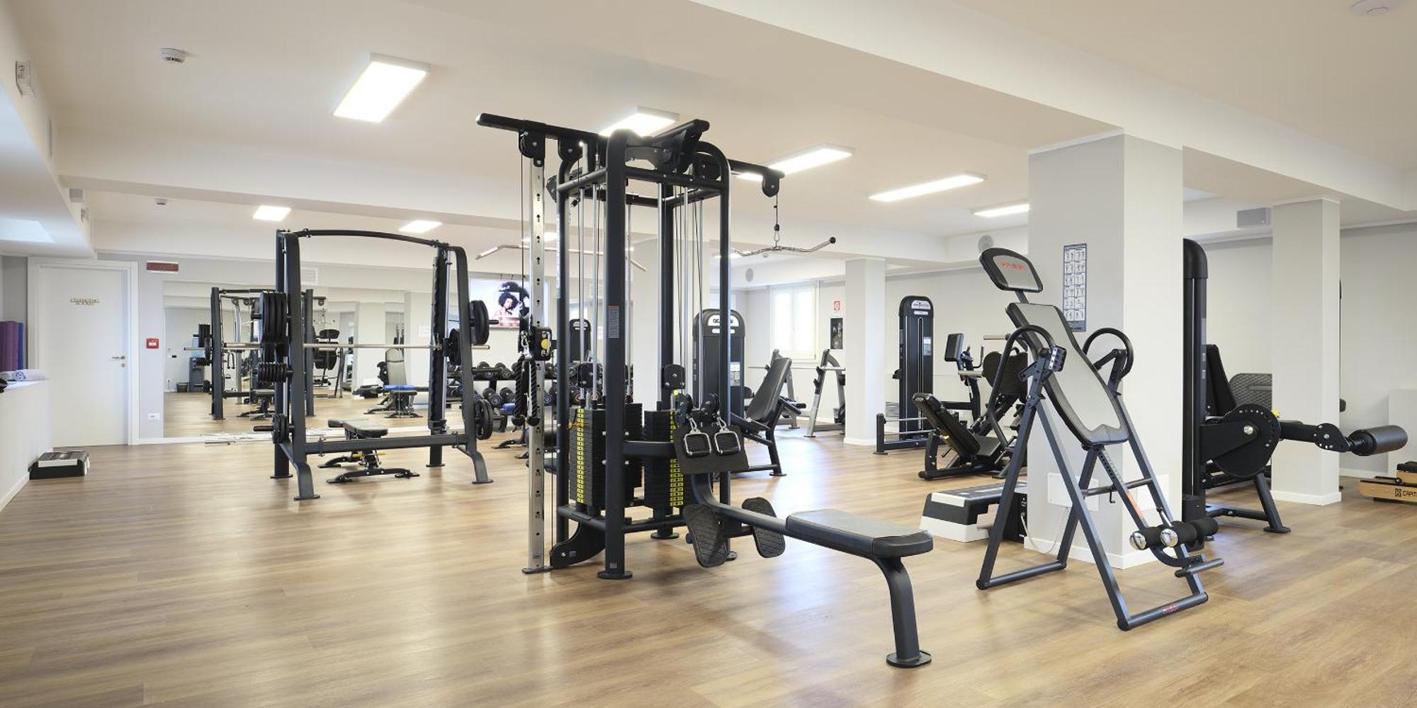 Grand Hotel Et Des Palmes Palermo Luaran gambar A typical gym
